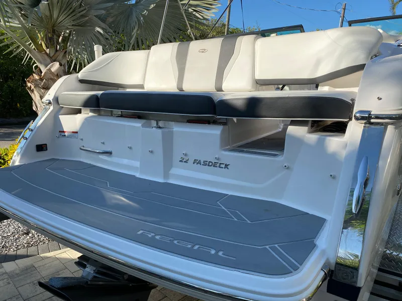 Slide: The Image of Regal 22 FasDeck 2017 - 84