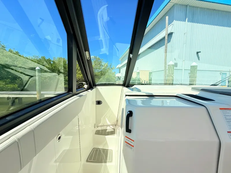 Slide: The Image of Sea Ray Sundancer 320 Outboard 2026 - 56