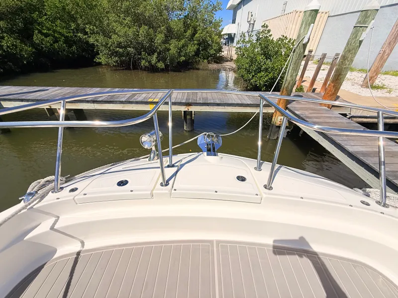Slide: The Image of Sea Ray Sundancer 320 Outboard 2026 - 79