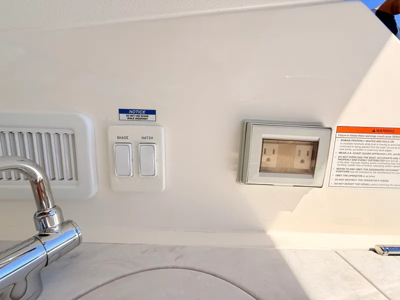 Slide: The Image of Sea Ray Sundancer 320 Outboard 2026 - 40