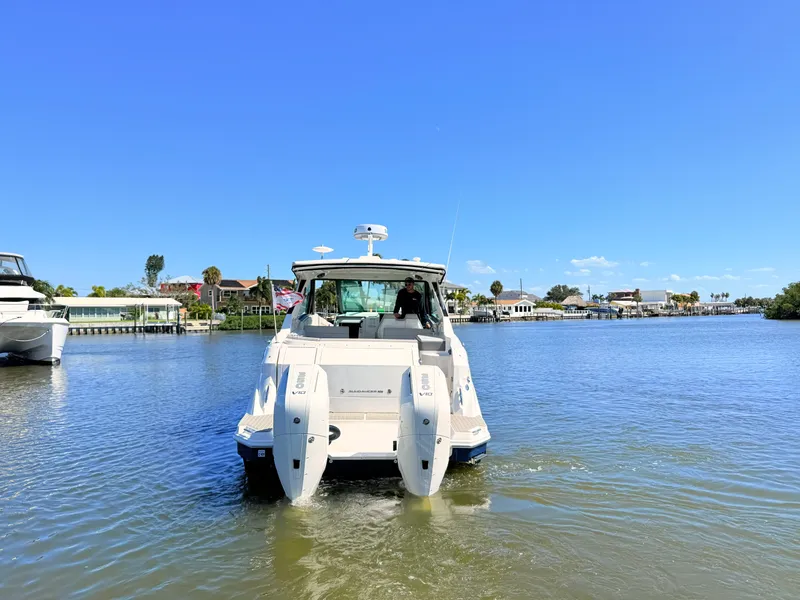 Slide: The Image of Sea Ray Sundancer 320 Outboard 2026 - 7