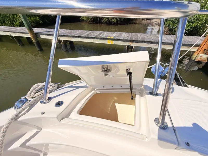 Slide: The Image of Sea Ray Sundancer 320 Outboard 2026 - 81