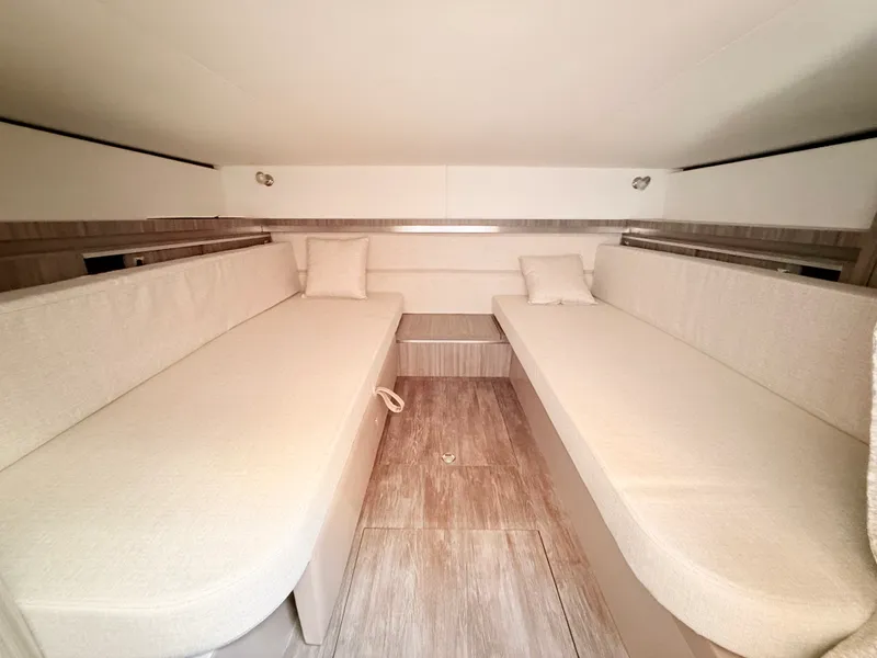 Slide: The Image of Sea Ray Sundancer 320 Outboard 2026 - 63