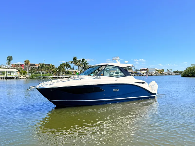 Slide: The Image of Sea Ray Sundancer 320 Outboard 2026 - 24