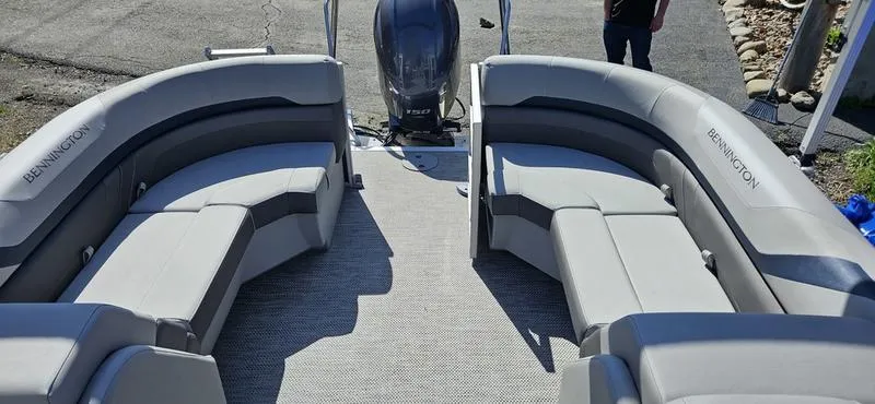 Slide: The Image of 2024 Bennington 22 SXSR pontoon boat with spacious seating and modern design. - 4