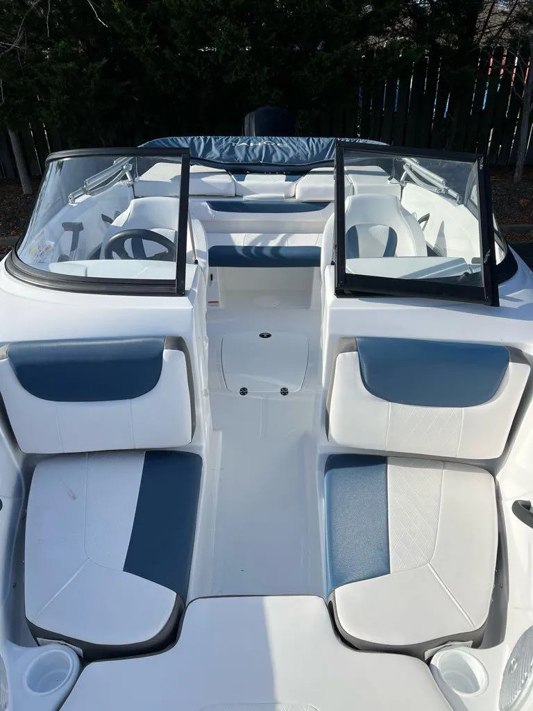 Slide: The Image of 2024 Tahoe 185 S boat interior with white and blue seating. - 2