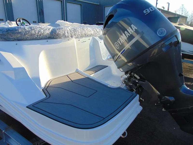 Slide: The Image of 2024 Hurricane SunDeck Sport 185 OB with Yamaha 90 outboard motor. - 6