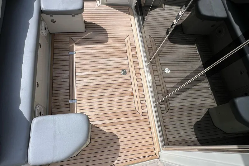 Slide: The Image of Azimut 40S 2013 - 11