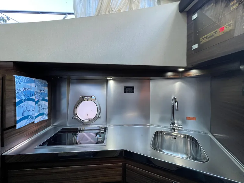 Slide: The Image of Azimut 40S 2013 - 19