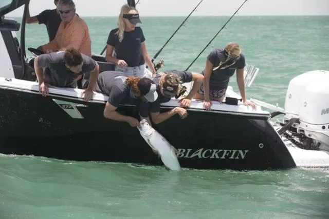 Slide: The Image of People fishing on a 2024 Blackfin 272CC boat in the ocean. - 8