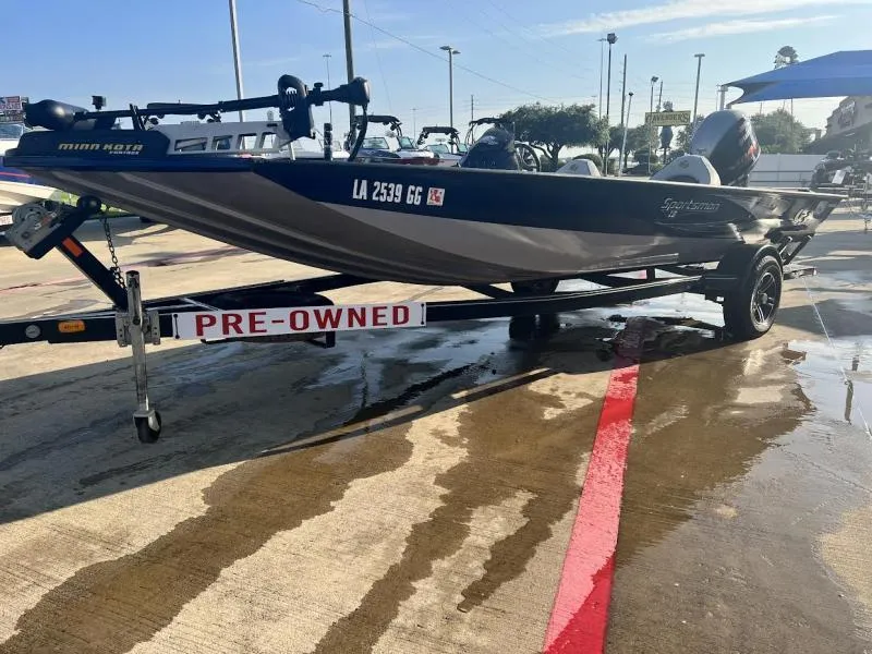 Slide: The Image of Pre-owned 2017 G3 Sportsman 19 boat on trailer, parked outdoors. - 8