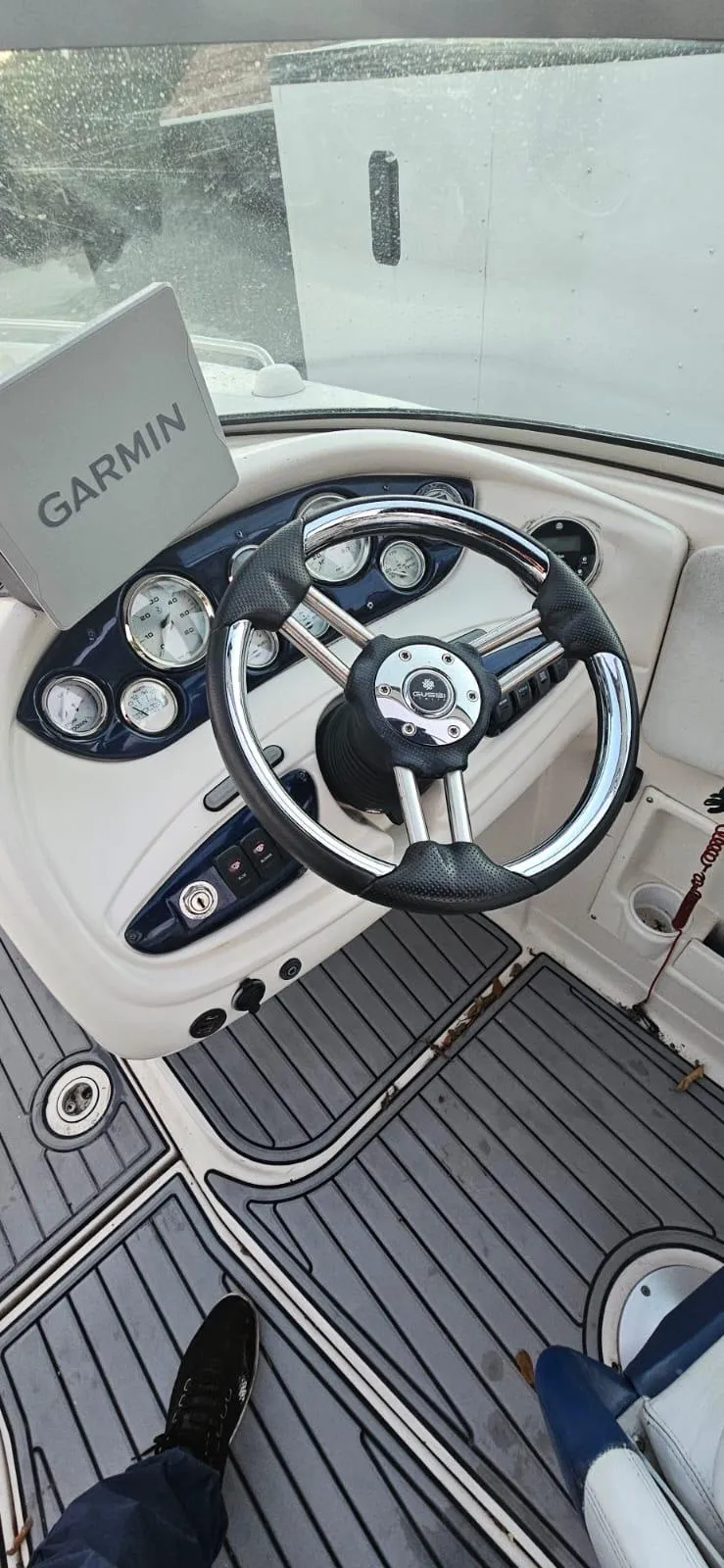 Slide: The Image of 2002 Monterey 262 Cruiser boat helm with Garmin navigation system. - 5