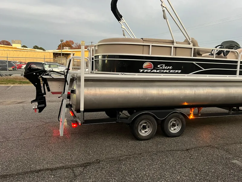 Slide: The Image of 2018 Sun Tracker Party Barge 22 DLX pontoon boat on a trailer. - 10
