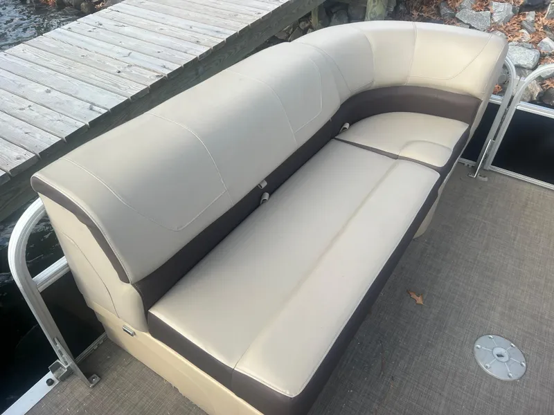Slide: The Image of 2018 Sun Tracker Party Barge 22 DLX pontoon boat seating by the dock. - 19
