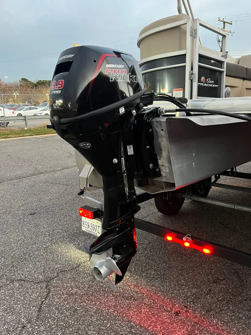 Slide: The Image of 2018 Sun Tracker Party Barge 22 DLX with Mercury outboard motor. - 7