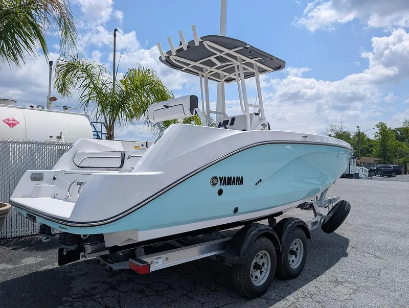 Slide: The Image of Yamaha 222 FSH Sport 2024 - 3