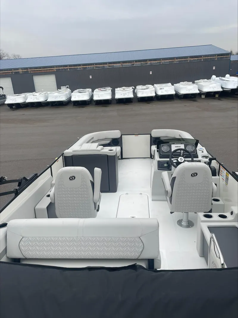 Slide: The Image of Hurricane FD2360SFL-OB 2024 - 3