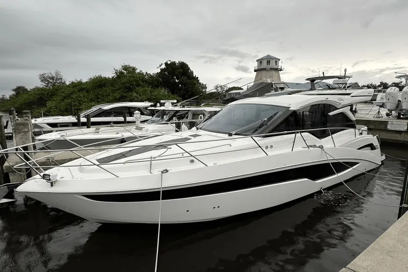 Slide: The Image of Galeon 425 HTS 2024 - 0