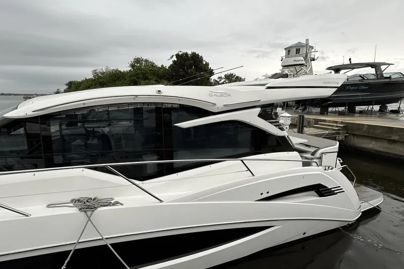Slide: The Image of Galeon 425 HTS 2024 - 1
