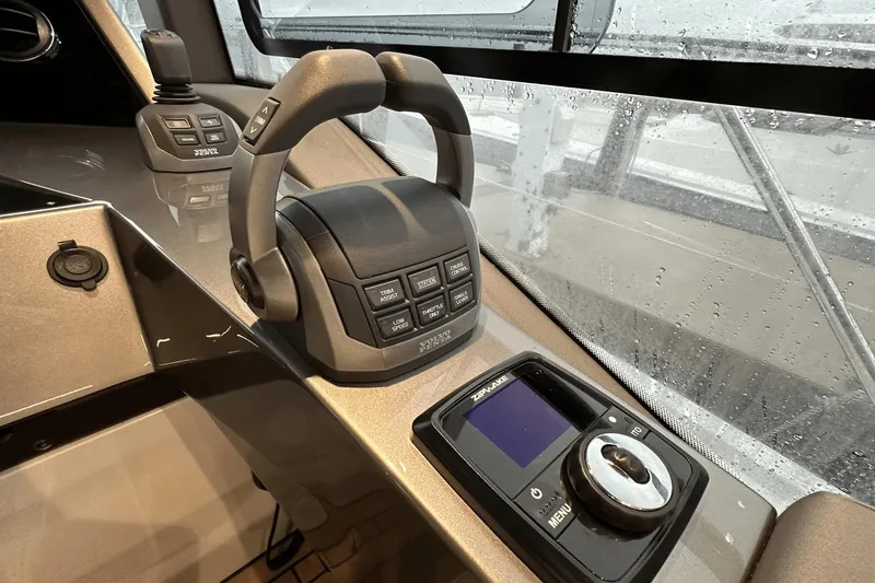 Slide: The Image of Galeon 425 HTS 2024 - 13