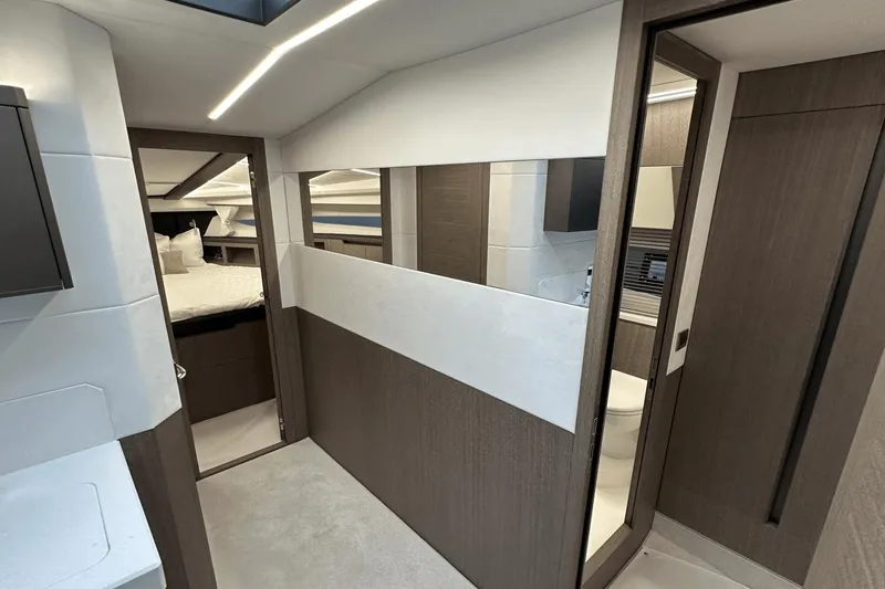 Slide: The Image of Galeon 425 HTS 2024 - 17