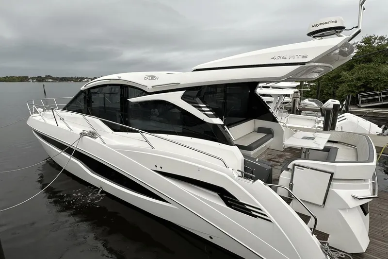 Slide: The Image of Galeon 425 HTS 2024 - 2