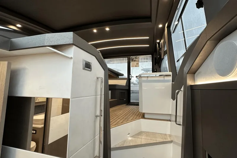 Slide: The Image of Galeon 425 HTS 2024 - 23