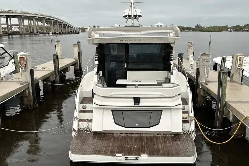 Slide: The Image of Galeon 425 HTS 2024 - 3
