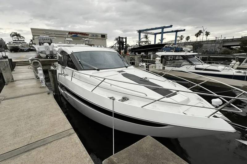 Slide: The Image of Galeon 425 HTS 2024 - 5