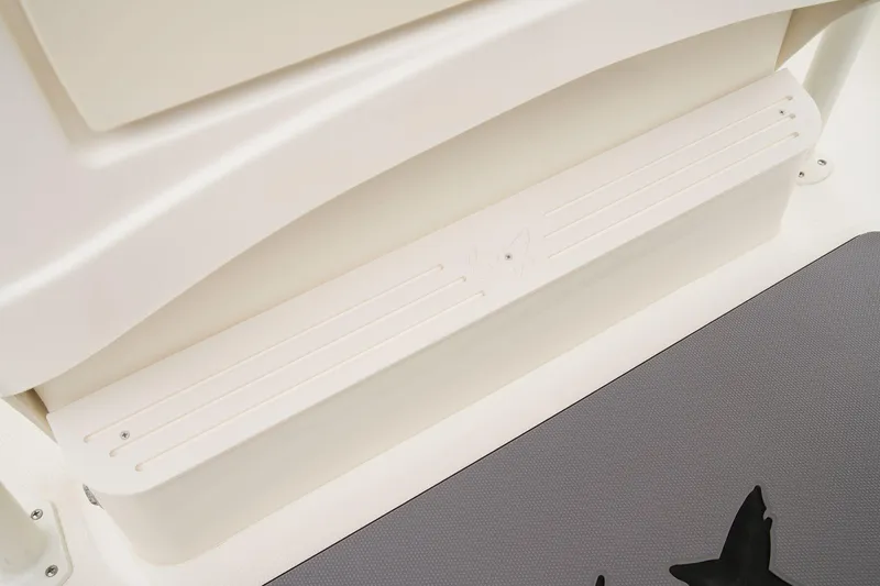 Slide: The Image of Mako 214 Center Console 2024 - 42