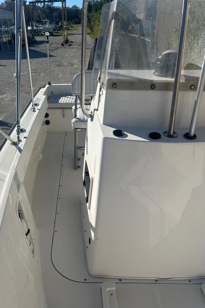 Slide: The Image of Boston Whaler Outrage 17 1998 - 13
