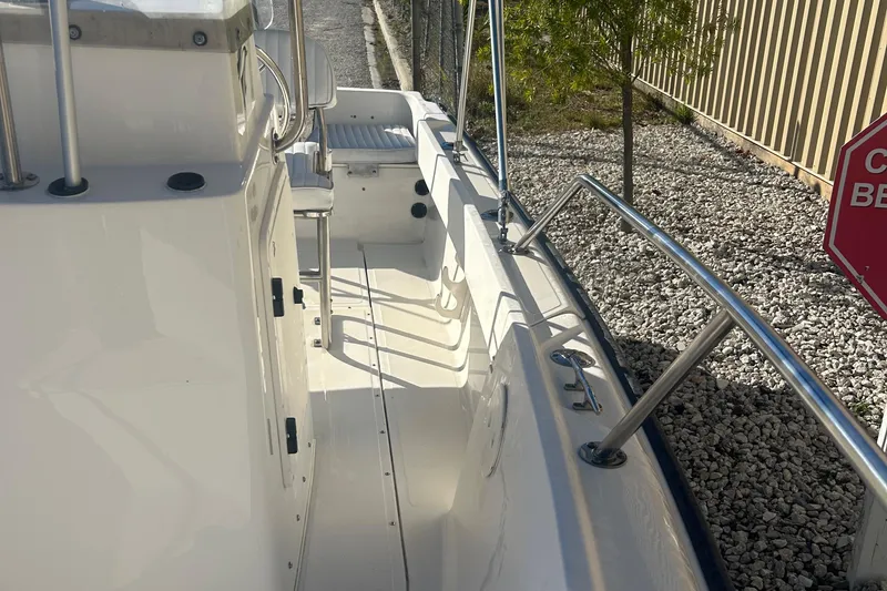 Slide: The Image of Boston Whaler Outrage 17 1998 - 14