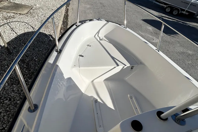 Slide: The Image of Boston Whaler Outrage 17 1998 - 16