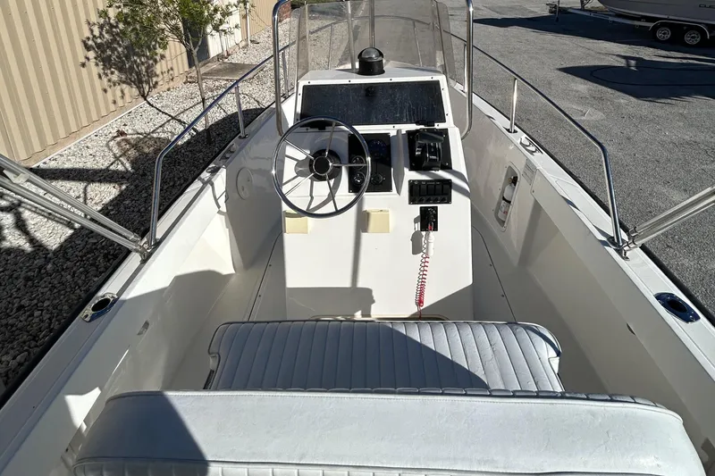 Slide: The Image of Boston Whaler Outrage 17 1998 - 17