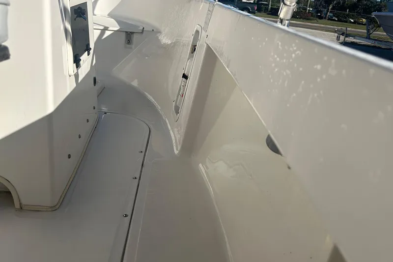 Slide: The Image of Boston Whaler Outrage 17 1998 - 18