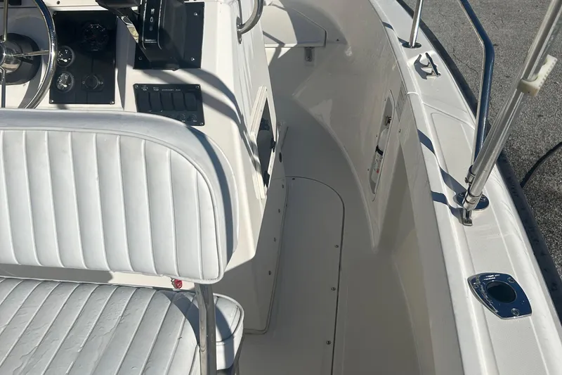 Slide: The Image of Boston Whaler Outrage 17 1998 - 19