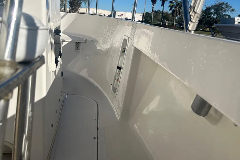 Slide: The Image of Boston Whaler Outrage 17 1998 - 20