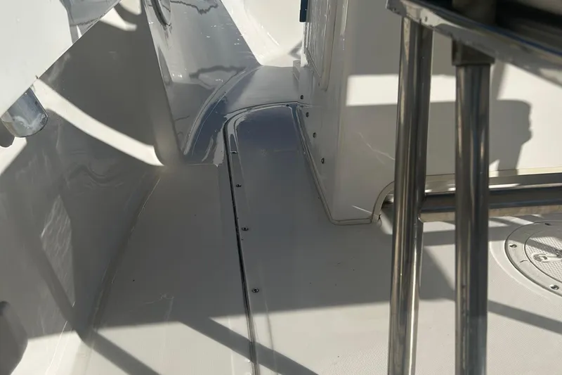 Slide: The Image of Boston Whaler Outrage 17 1998 - 21