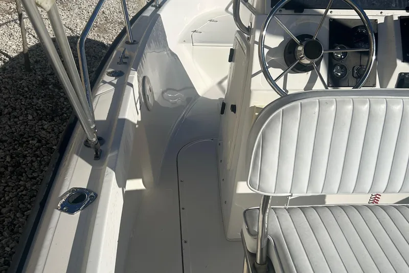 Slide: The Image of Boston Whaler Outrage 17 1998 - 22