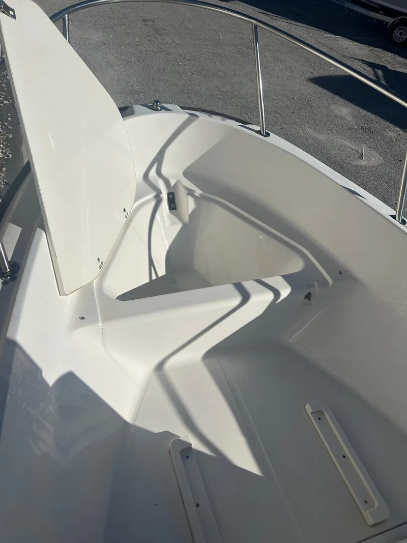 Slide: The Image of Boston Whaler Outrage 17 1998 - 4