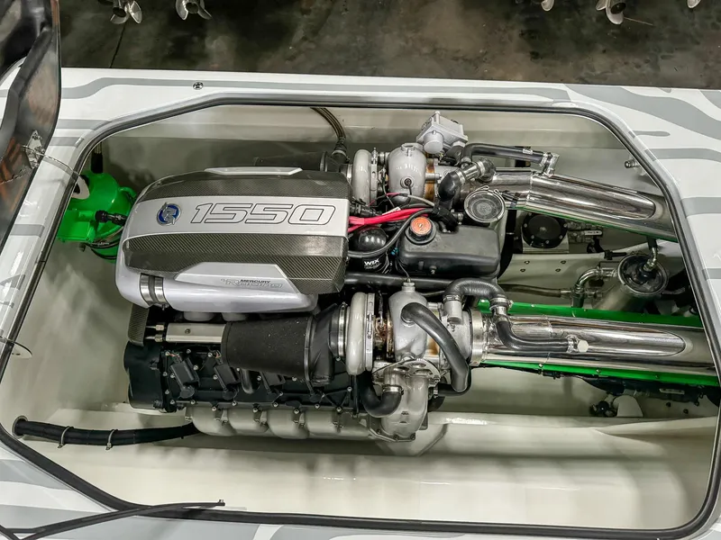 Slide: The Image of High-performance Skater 50 engine, 2021 model, showcasing advanced engineering and design. - 15