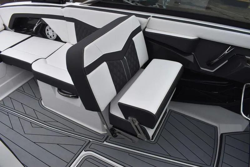 Slide: The Image of Monterey 275SS Super Sport 2024 - 50