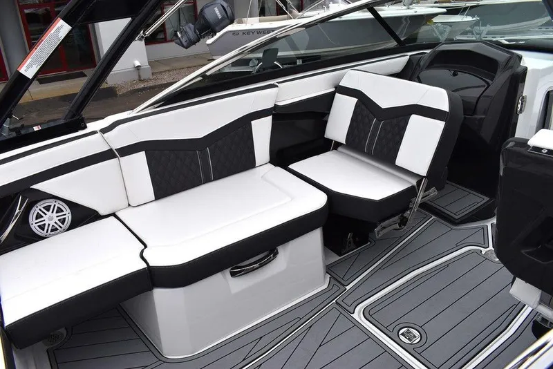 Slide: The Image of Monterey 275SS Super Sport 2024 - 52