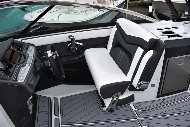 Slide: The Image of Monterey 275SS Super Sport 2024 - 53