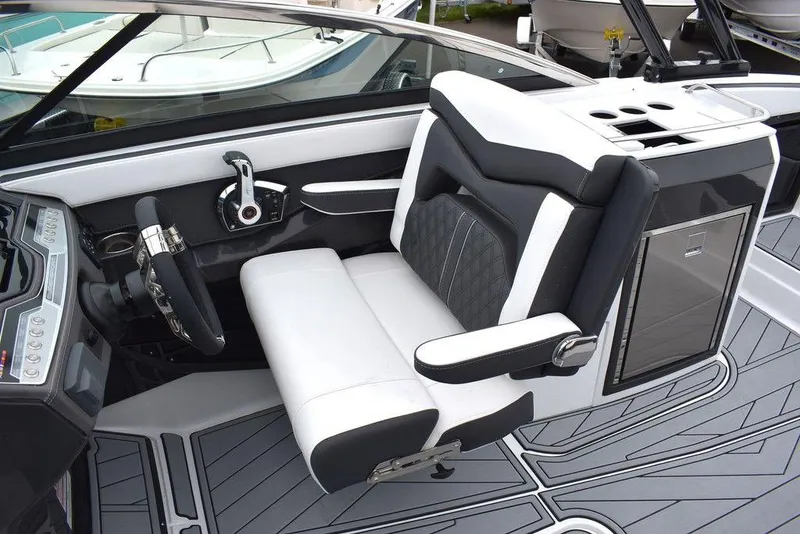 Slide: The Image of Monterey 275SS Super Sport 2024 - 54