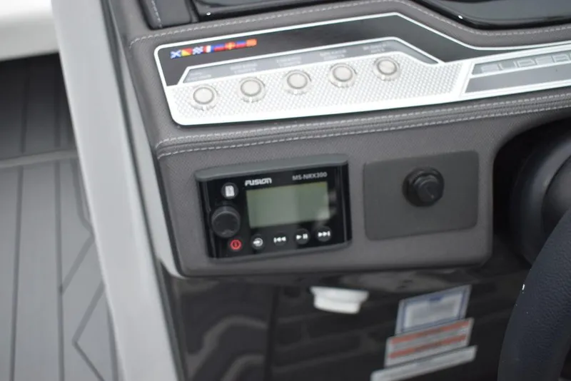 Slide: The Image of Monterey 275SS Super Sport 2024 - 60