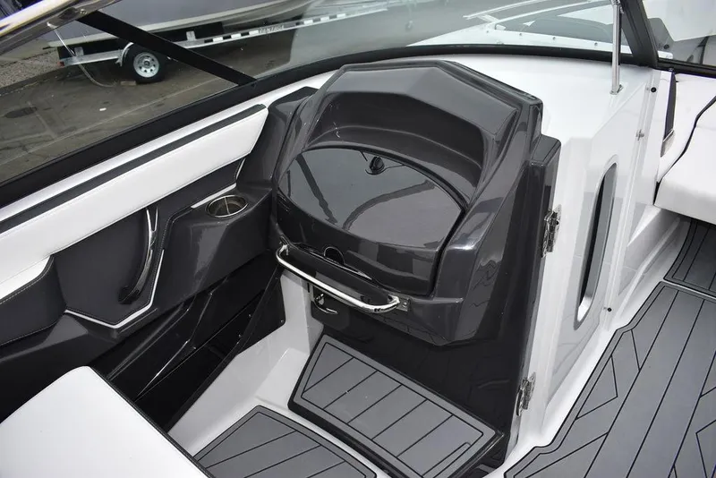 Slide: The Image of Monterey 275SS Super Sport 2024 - 64