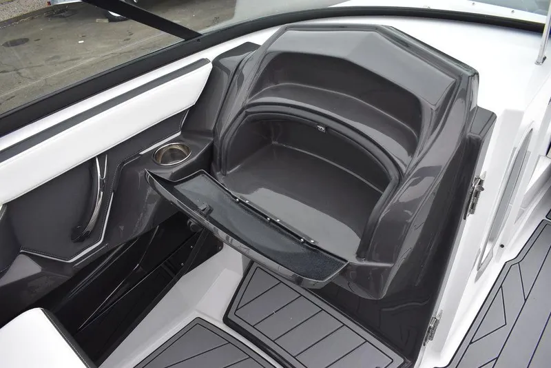 Slide: The Image of Monterey 275SS Super Sport 2024 - 69