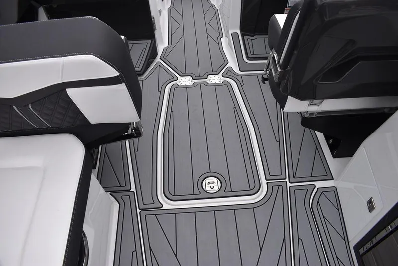 Slide: The Image of Monterey 275SS Super Sport 2024 - 70