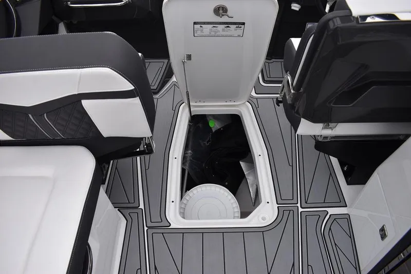 Slide: The Image of Monterey 275SS Super Sport 2024 - 71